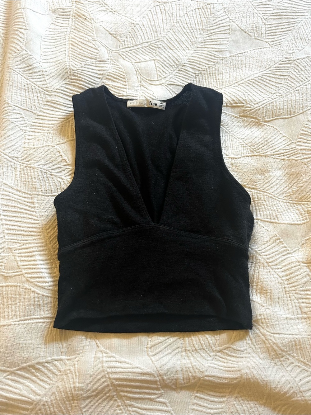Wilfred Black V-Neck Sleeveless Crop Top